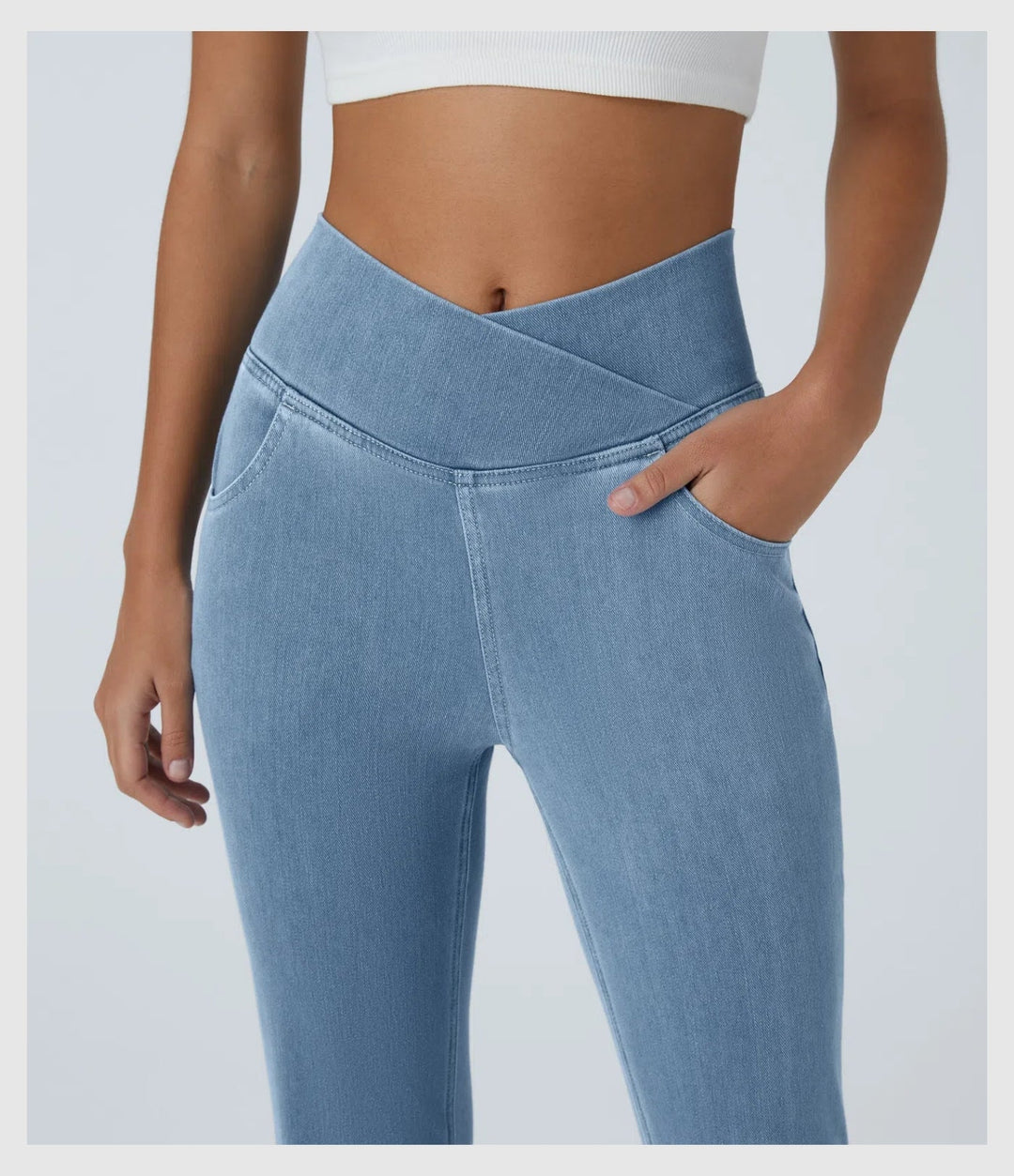 Pantalon Denim Évasé – Coupe Croisée Taille Haute